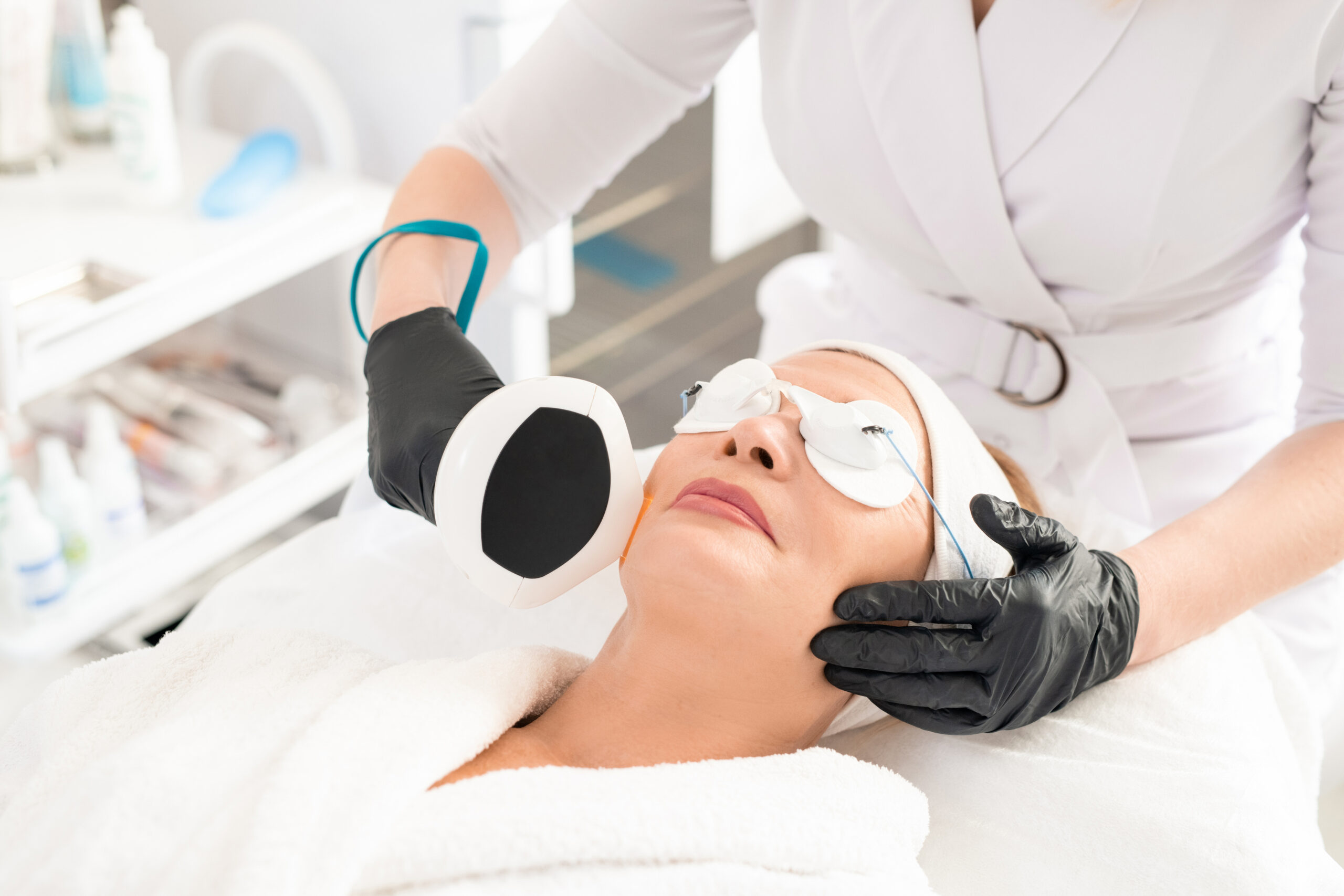 Anti-aging laser skin rejuvenation procedure